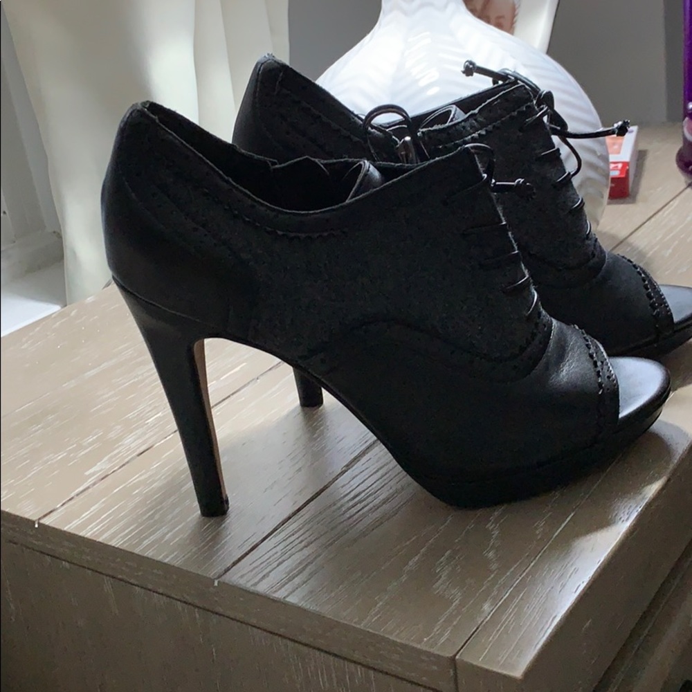 Shoes - Picture 5 of 9